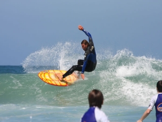  Seignosse 的团体冲浪课程 